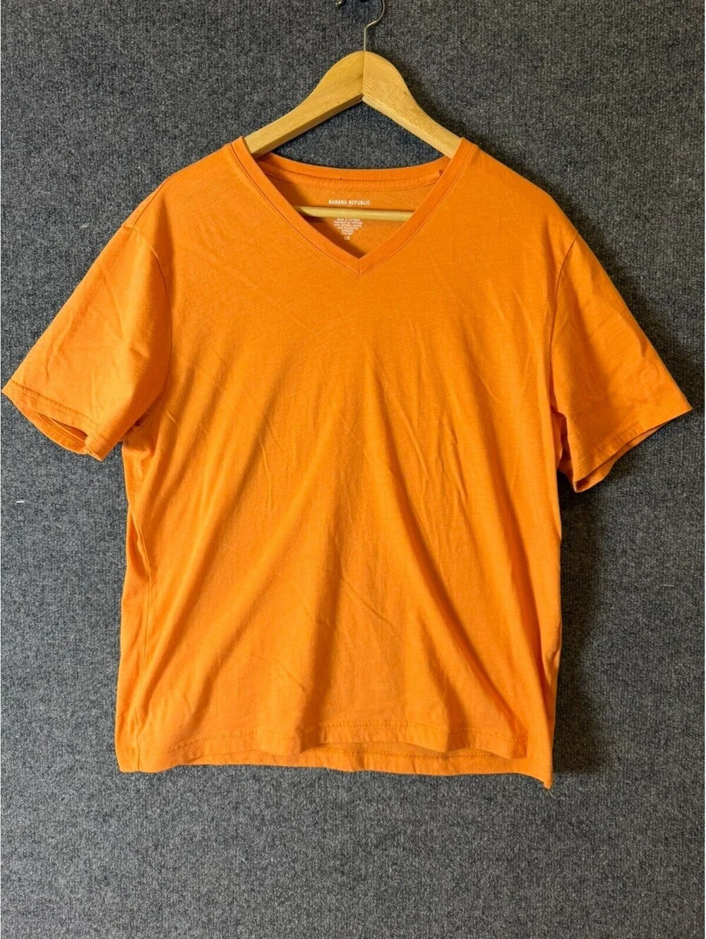 Banana Republic T-Shirt Mens Large Orange Premium Wash V-Neck Short Sleeve Tee